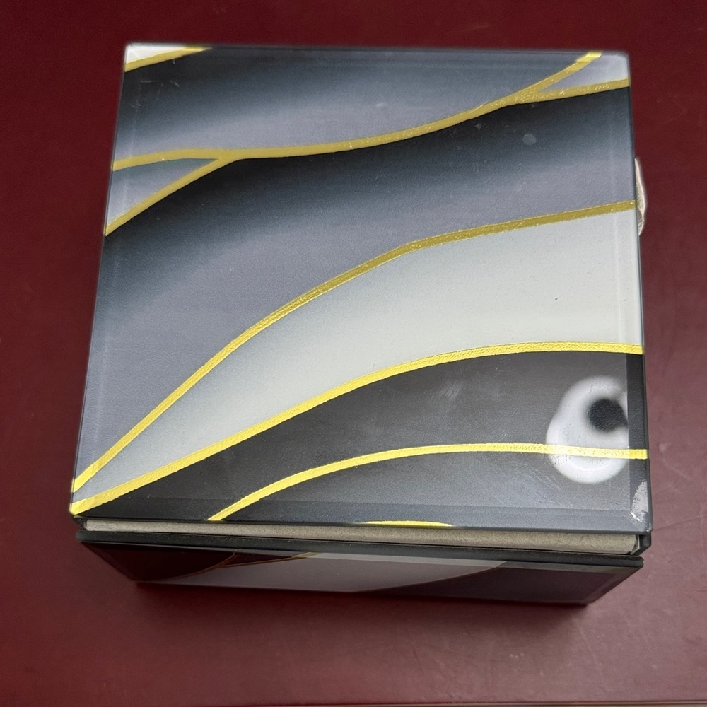 Elegant Black and Gold Decorative Box 5x 5 - Picture 8 of 9